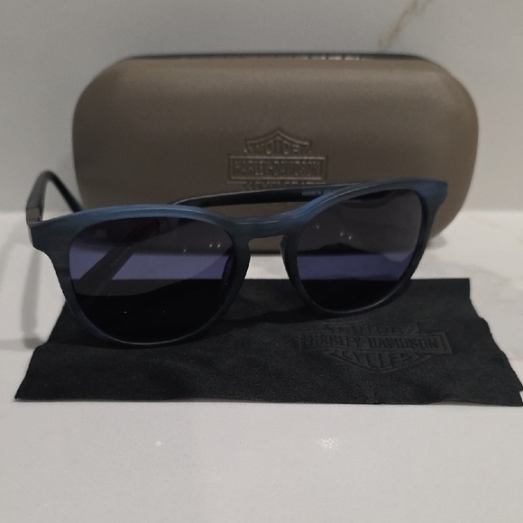 NWOT Men's Blue Harley-Davidson Sunglasses with Case - Picture 2 of 9